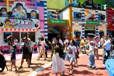 Resort built with 85mn Lego bricks draws massive crowd in China on first day
