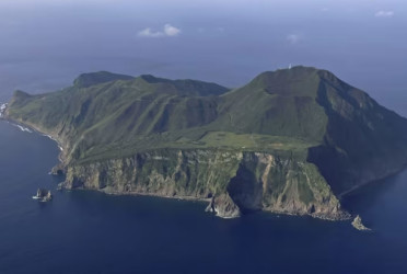Dozens leave Japan islands after nearly 1,600 quakes