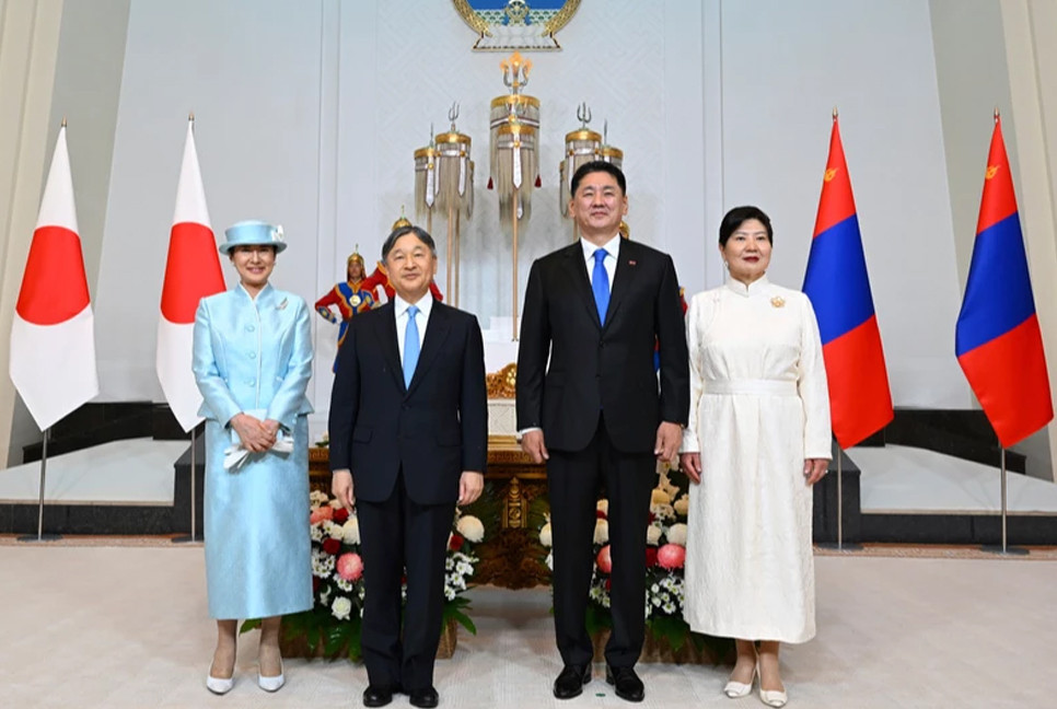 Japan’s Emperor meets Mongolian president to boost ties