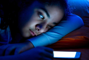 Night-time screen use linked to increased heart risk