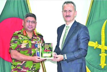 Türkiye defence secretary meets Army chief