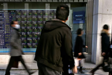 Dollar steady, Asian stocks mixed amid tariff uncertainty