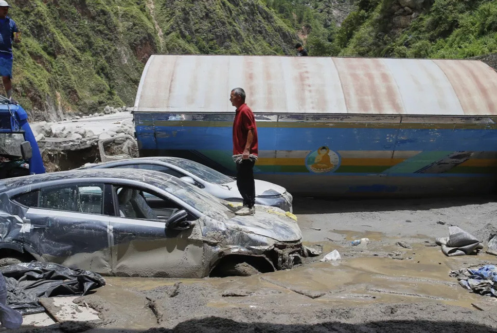 19 missing and recover 9 bodies after flooding in Nepal