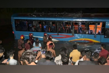 Bus plunges into pond in Rangpur: 3 killed, 50 injured