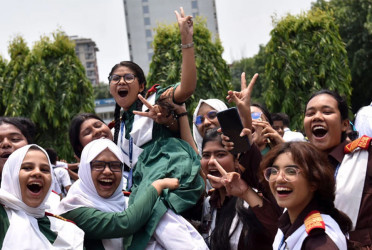100% pass recorded in 984 institutions