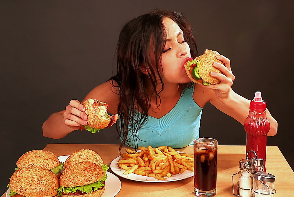 3 hacks to control your food cravings
