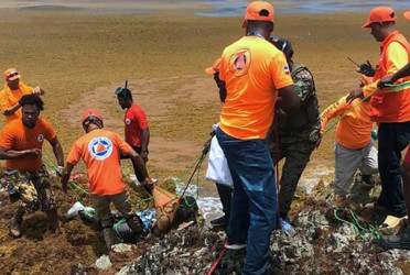 Dominican Navy resumes search as 20 missing in boat sink