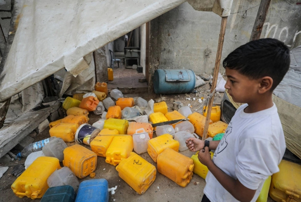 Israel bombs Gaza market, water point, as total death toll passes 58,000