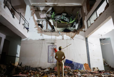 Boeing, FAA say fuel switch locks safe as Air India crash probe continues