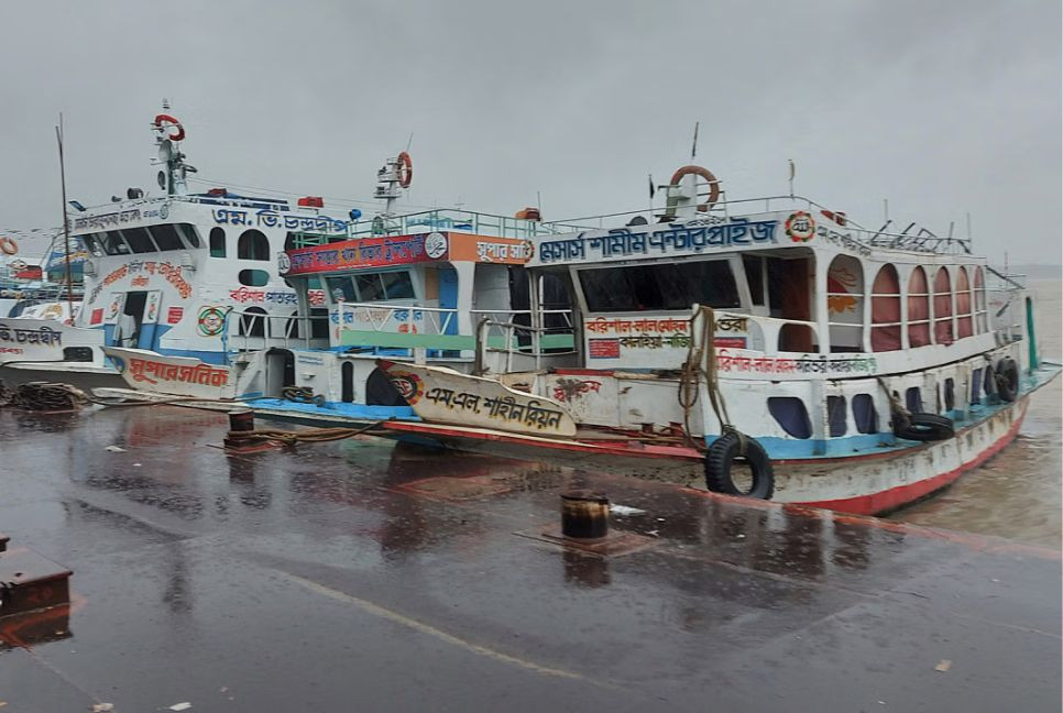 Launch, ferry movement halted on 10 Bhola routes