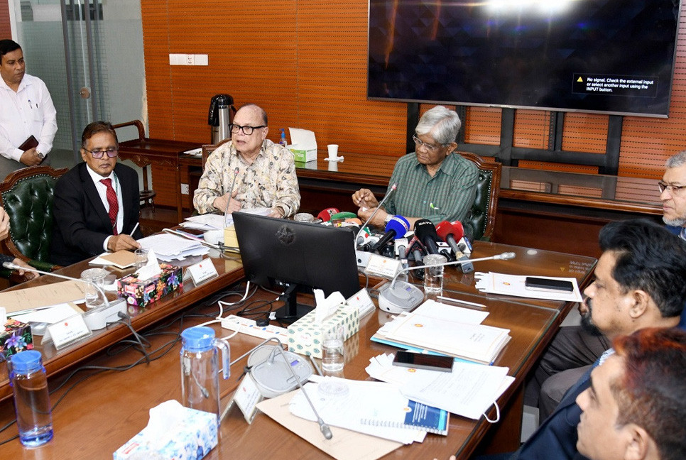 55 lac families to receive rice at Tk15 per kg: Food Adviser