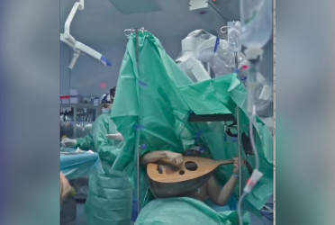 Iraqi patient plays oud, sings during brain tumour operation