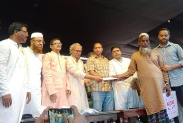 Tarique Rahman stands by families of 10 martyrs in Kurigram
