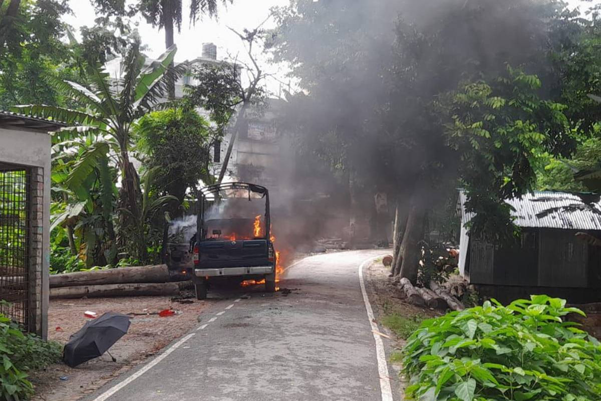 Police vehicle set ablaze in Gopalganj amid political unrest