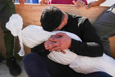 Israeli attacks in Gaza kill at least 61