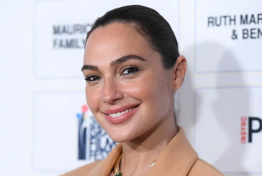 'Wonder Woman' star opens Jerusalem film festival with call to end war