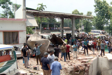 Man killed in tanker blast in Rangapur, 20 injured