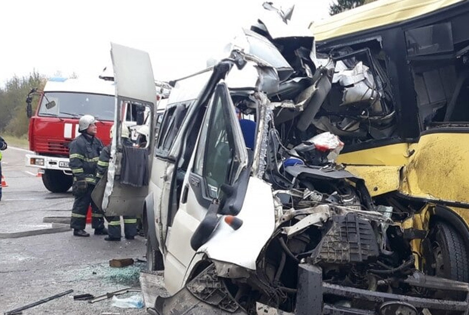 13 dead in Russian bus crash