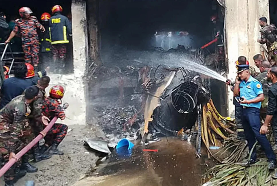 BAF jet crash at Milestone; 19 died, 164 injured
