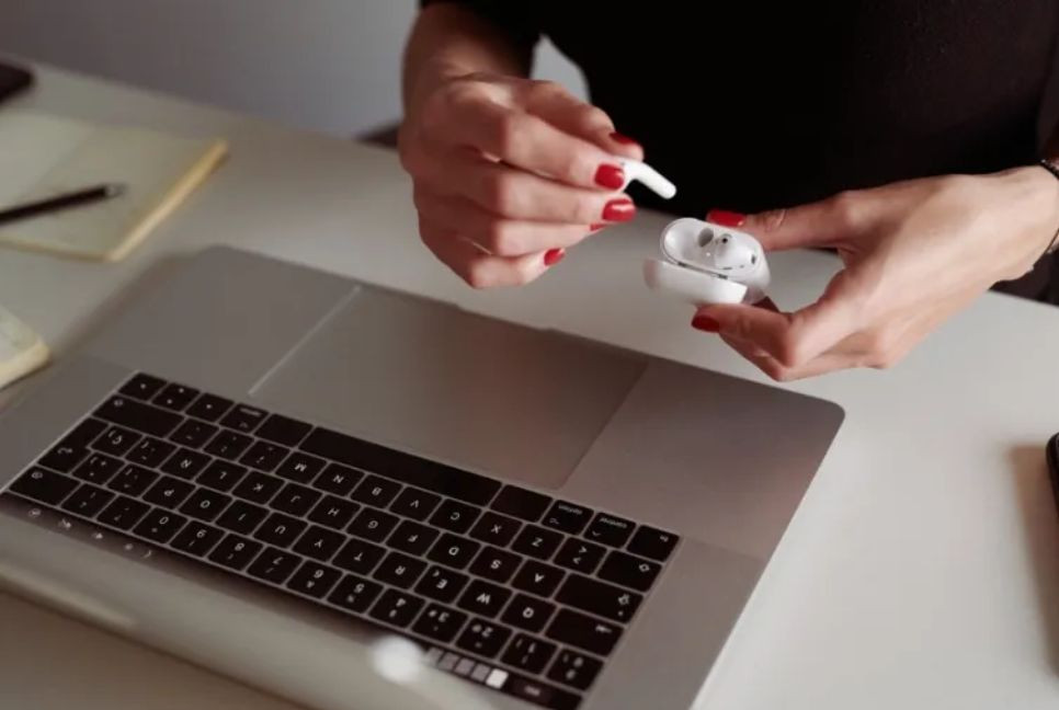 How to clean keyboard grunge, earwax in earphones and screen smudges