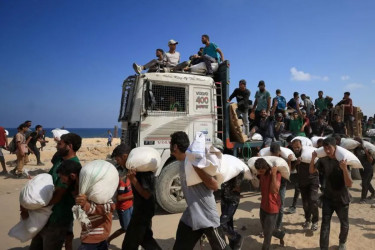 Israeli forces kill 67 Palestinians waiting for aid in Northern Gaza, Hamas ministry reports