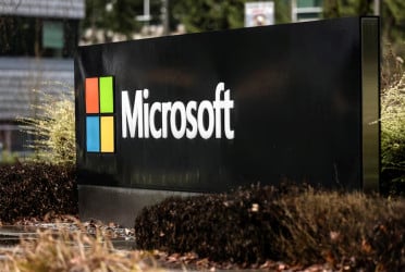 Microsoft alerts businesses, governments to server software attack