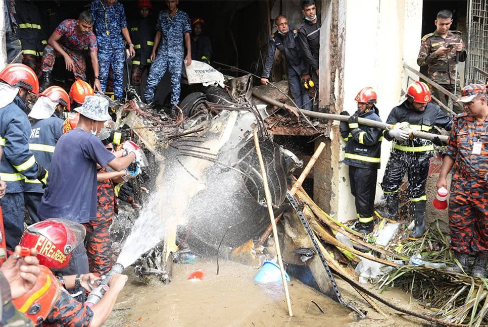 What caused F-7 fighter jet to crash into school?