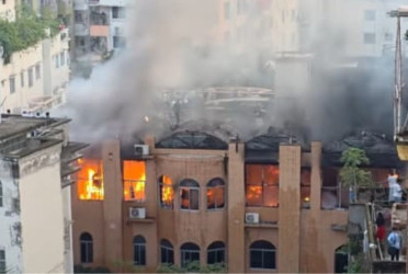 Fire engulfs Shewrapara building, now under control
