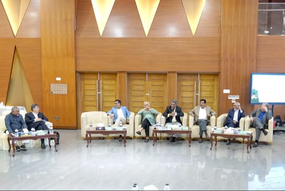 Reform dialogue resumes; 3 parties stage symbolic walkout