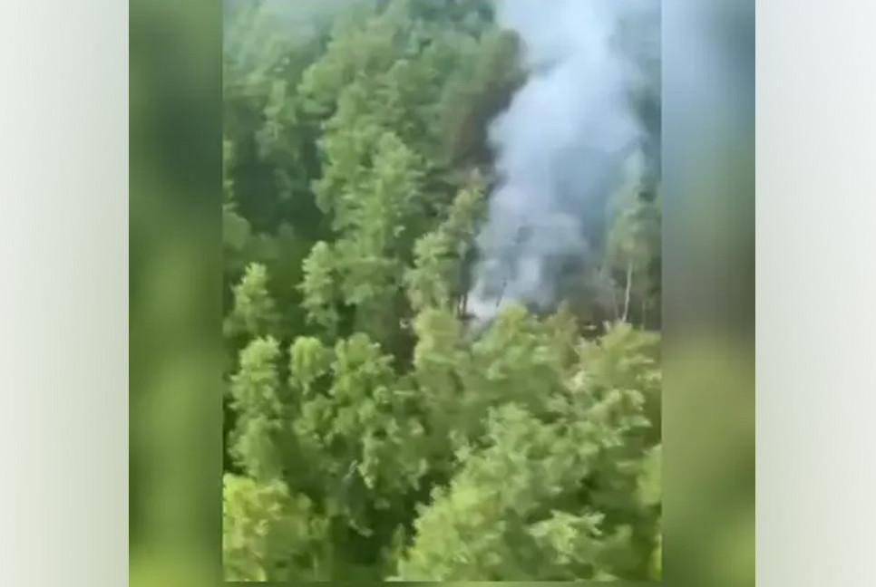 Footage captures burning wreckage of crashed Russian plane | Video