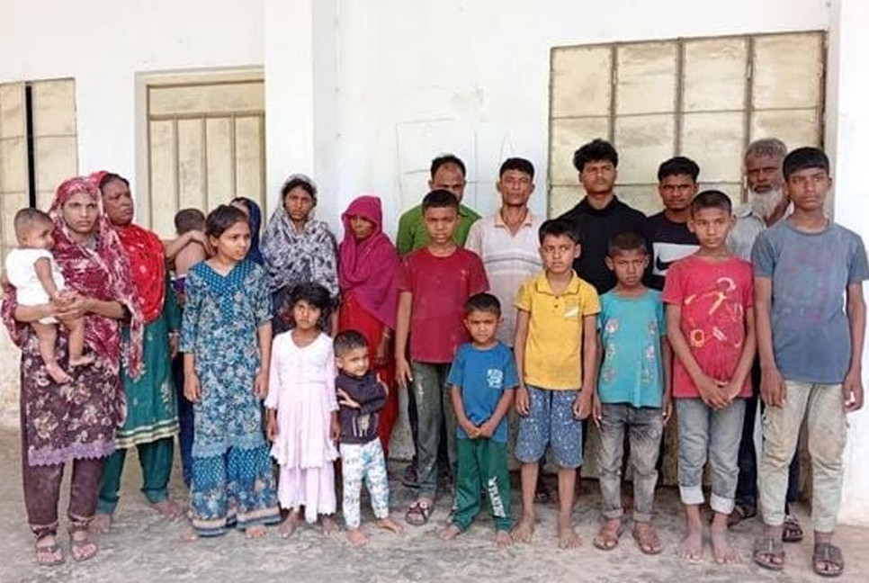 BSF pushes 21 people into Bangladesh