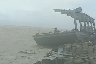 Passenger vessel services suspended on 10 Bhola routes due to rough weather