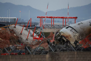 Jeju Air jet still had a working engine when it crashed: Probe