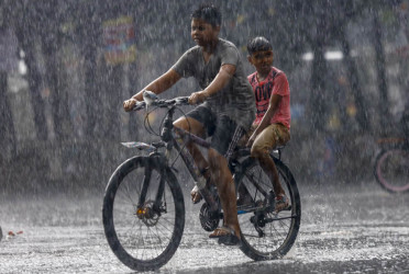 Thanks to rain, Dhaka's air quality 'moderate' this morning