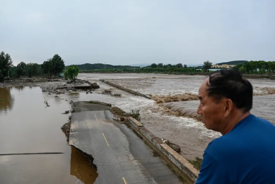 Heavy rain leaves 30 dead in Chinese capital