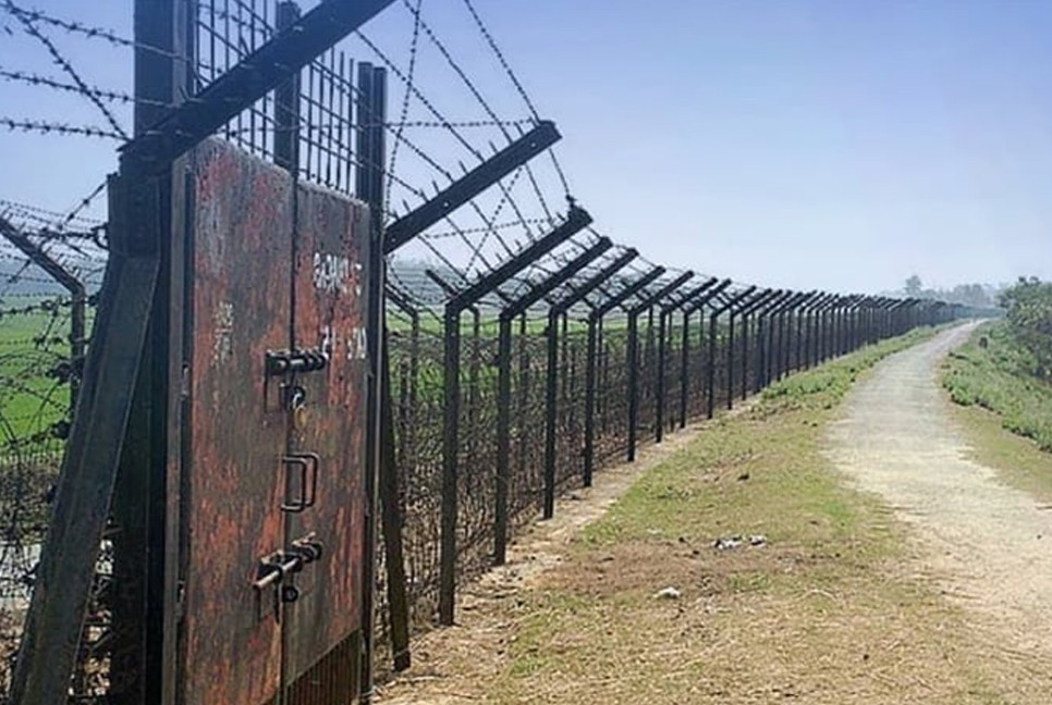 BSF pushes 18 people into Bangladesh