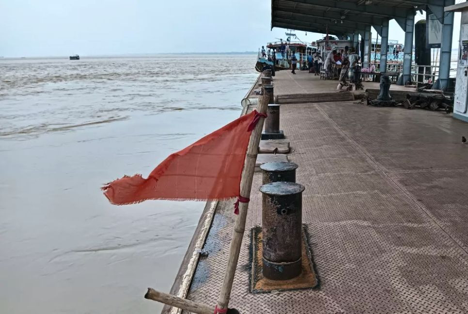 Daulatdia-Paturia ferry services remain disrupted for second week