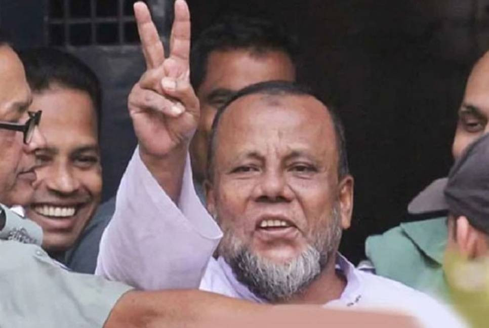 Death-row convict Mobarak acquitted in war crimes case