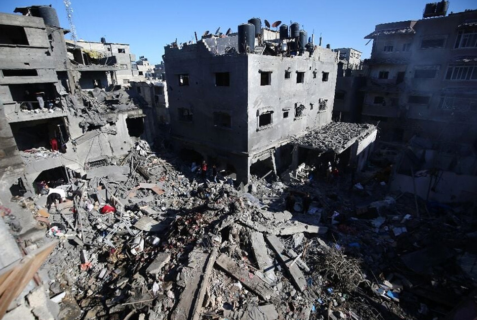 Gaza seen from above: debris and darkness