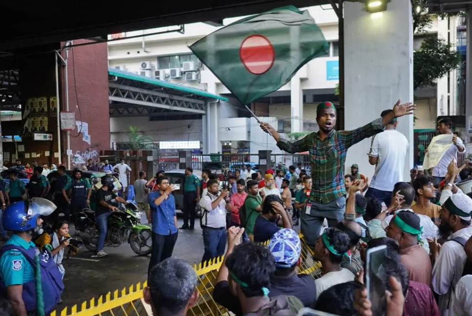 Shahbagh in standstill due to blockade demanding July proclamation, charter