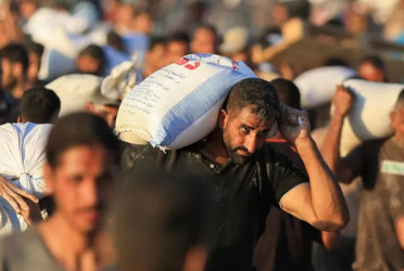 At least 30 killed by Israeli fire while waiting for aid