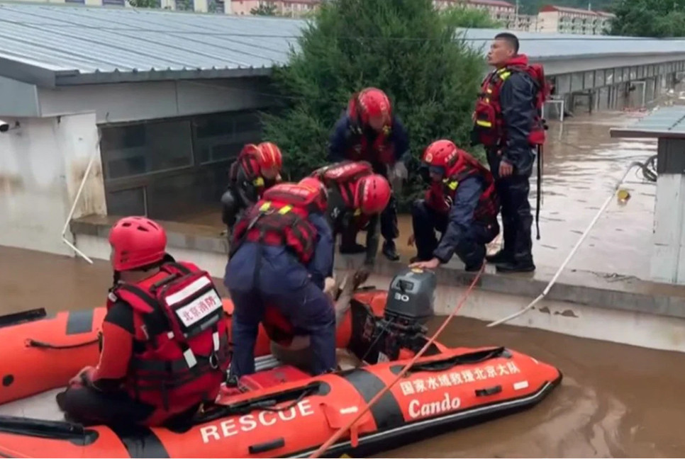 31 killed in elderly people's nursing home hit by Beijing floods