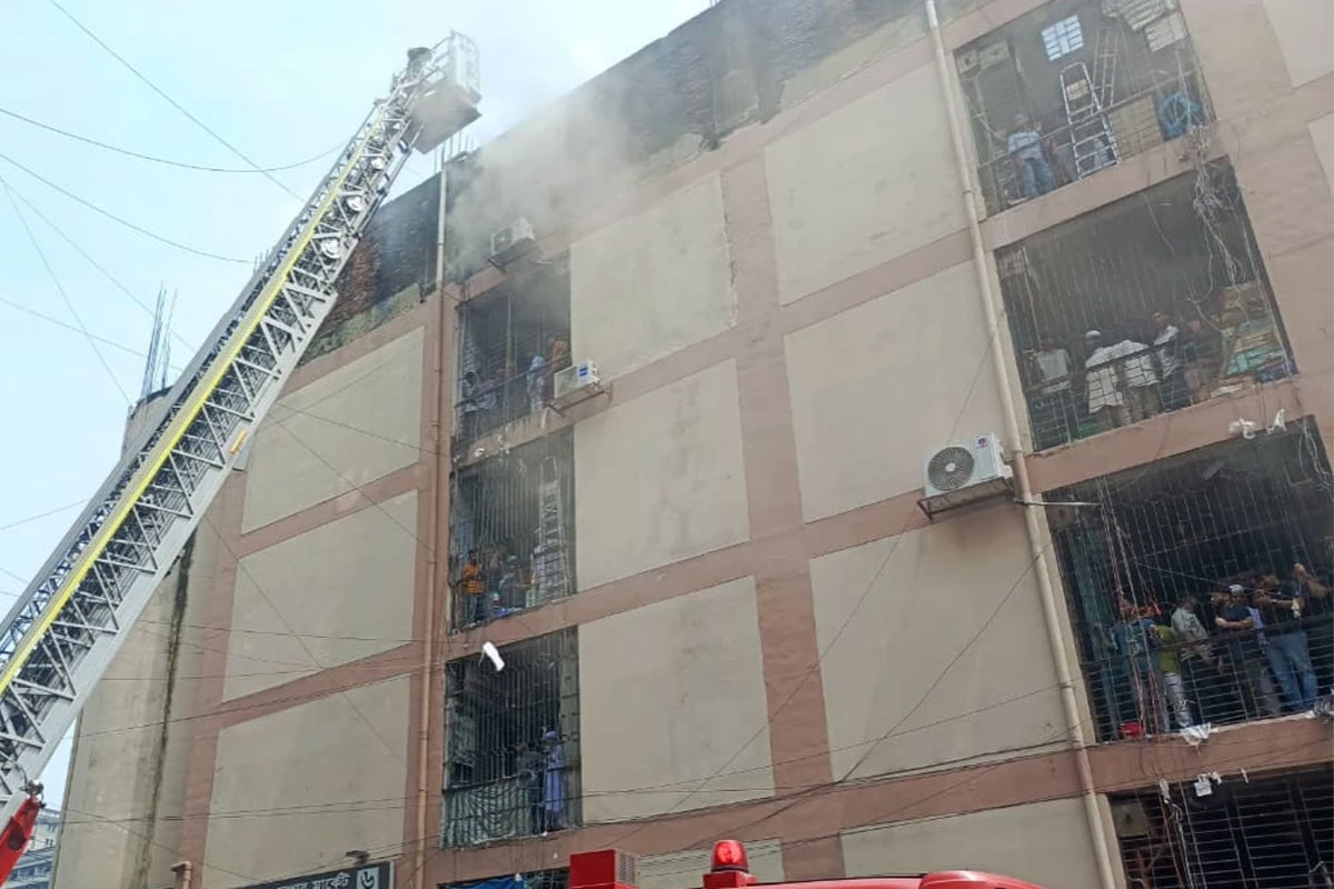 Fire erupts at Sundarban Square Market in Gulistan
