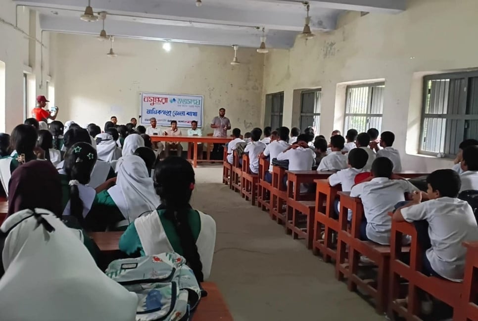 Bashundhara Shuvosangho holds Dengue awareness campaign in Manikganj