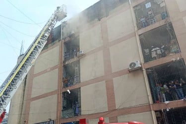 Fire erupts at Sundarban Square Market in Gulistan