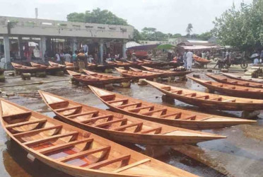 Khulna's century-old boat market keeps tradition and livelihoods afloat
