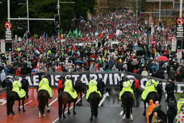Australian lawmakers call for sanctions on Israel during Sydney protest