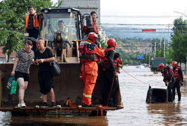 Beijing on top alert for heavy rain, tells residents to avoid going out