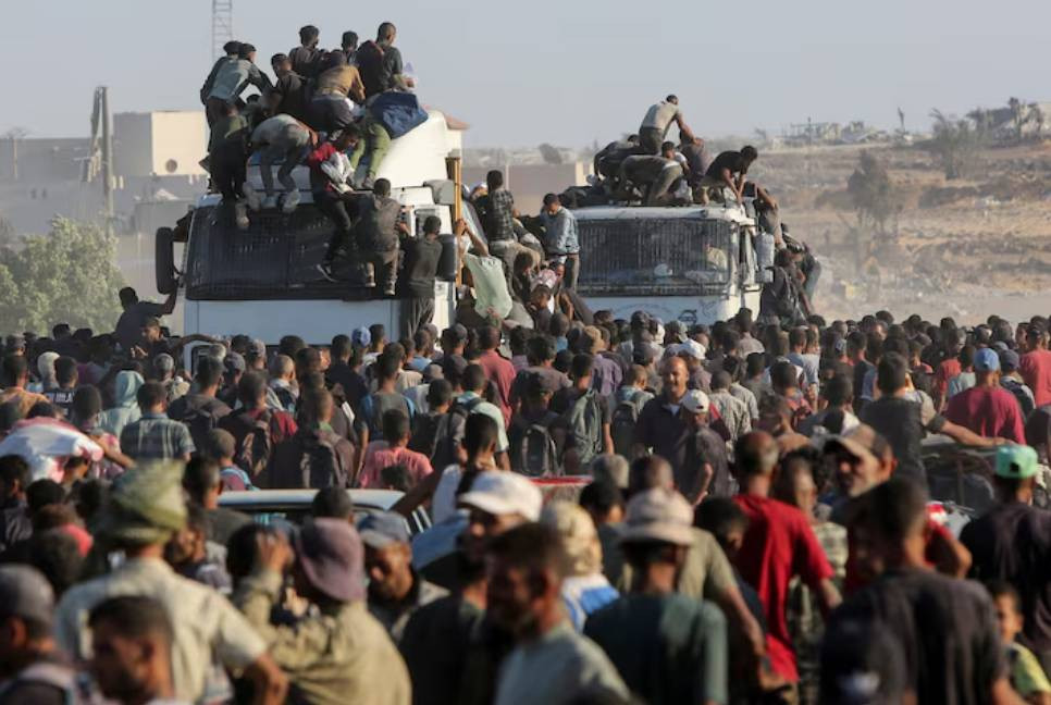 Israel considers full Gaza takeover