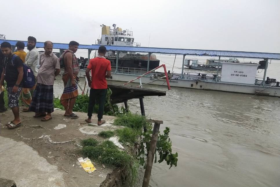Launch service on Paturia-Daulatdia route suspended